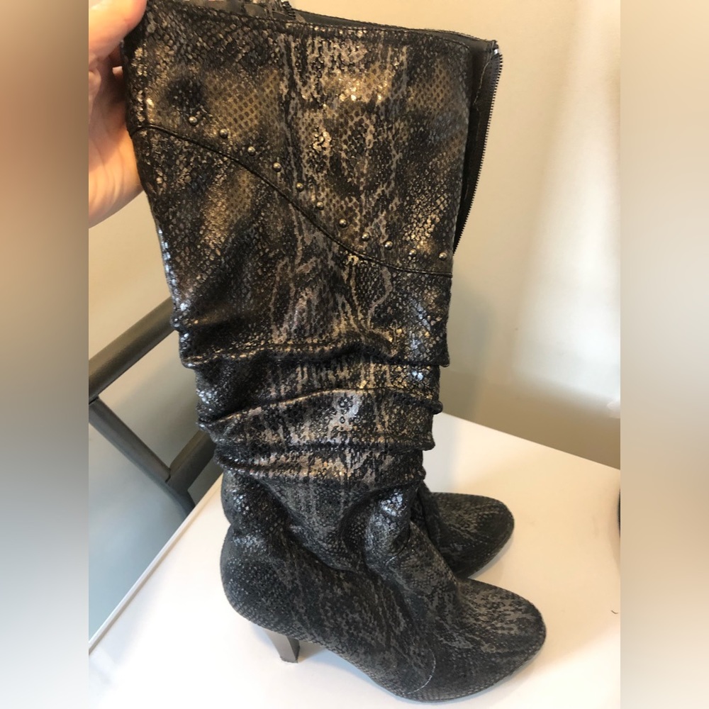Boots - snakeskin appearance in black and silver